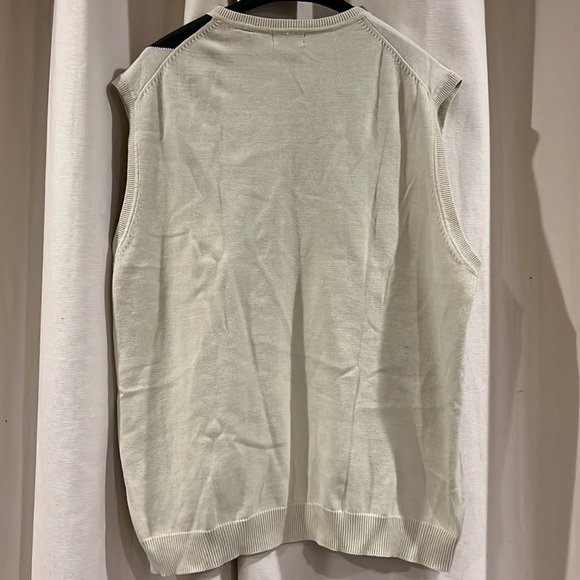 IZOD Golf Argyle Sweater Vest - Picture 2 of 4